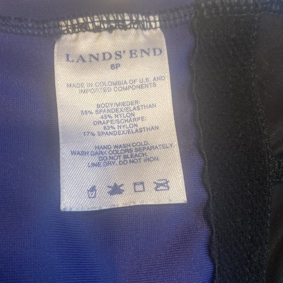 - Lands End one piece swim suit. Built in bra, size 6P, like new. - Picture 7 of 7